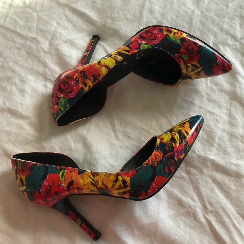 Heels - Picture 4 of 6